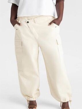 KBB by Kahlana -“The Cargo Jogger” Cream Plants NWOT